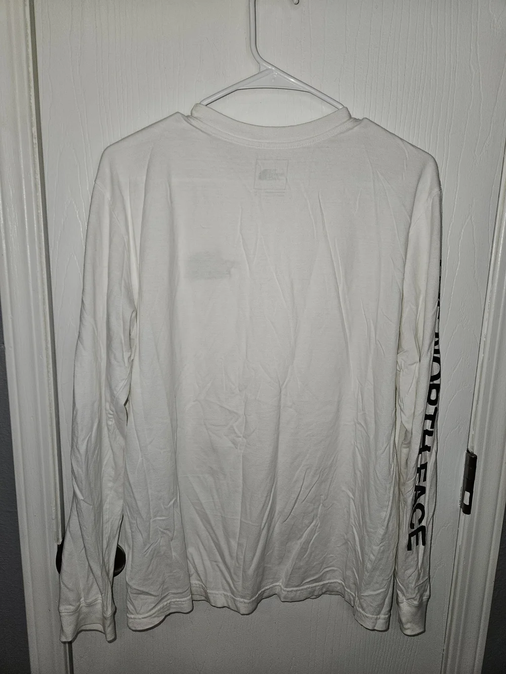 The North Face Men’s White Long-Sleeve Logo Tee with Sleeve Print